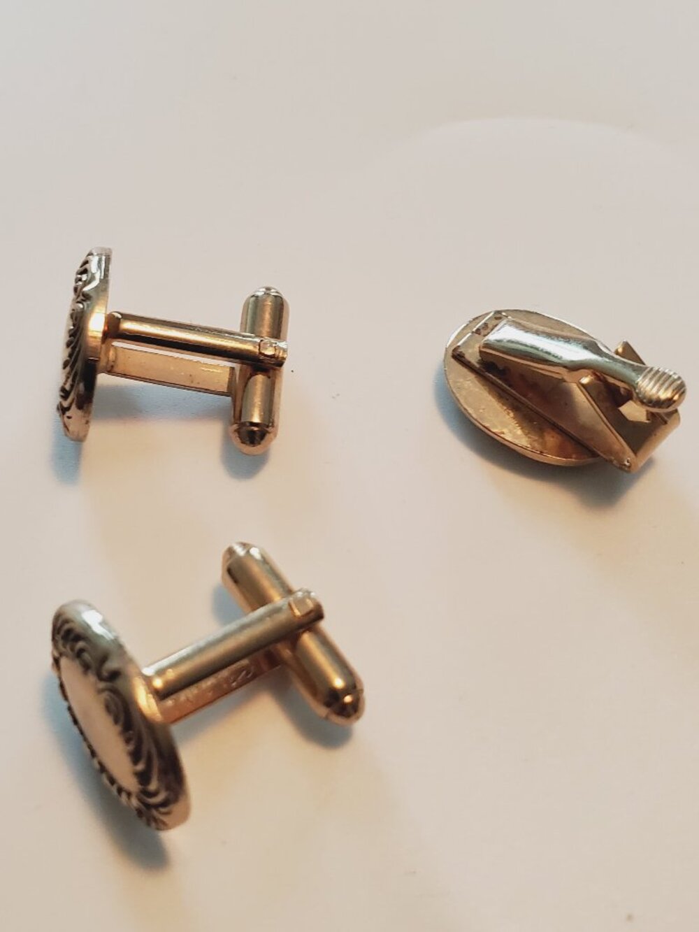 1 Pair of Cuff Links & matching Tie Clip, item #A-2149 ,wt 19 grams. - Picture 3 of 5
